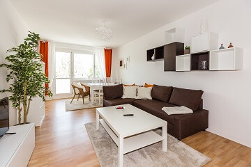 Wohnung in Rostock: Möbliertes Wohnzimmer