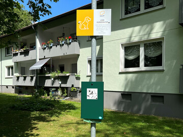 Hundetütenspender vor GCP Wohnhaus in Gladbeck