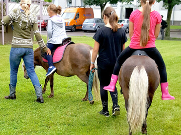 Kaffee, Kuchen und Ponyreiten für Mieter in Boizenburg