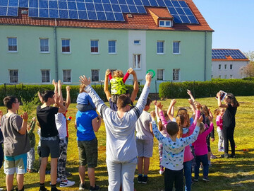 Fröhliche Ostereiersuche in Groß Schacksdorf
