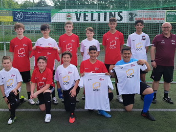 Werdohler Fußballnachwuchs mit GCP Trikots