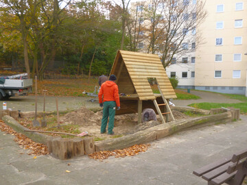 Spielplatzbau im Innenhof der Grohner Düne