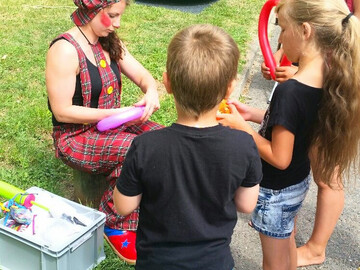 Feiern in der ersten Ferienwoche: Kindersommerfestpremiere im Blockmacherring
