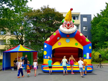 Kinder in Wuppertal feiern letztes Ferienwochenende