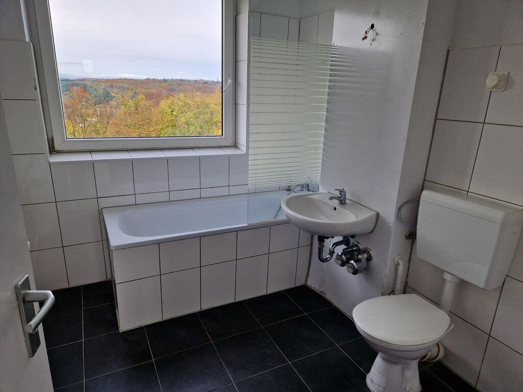 Hasselstraße 145, 42651 Solingen Hasselstraße 145, 42651 Solingen