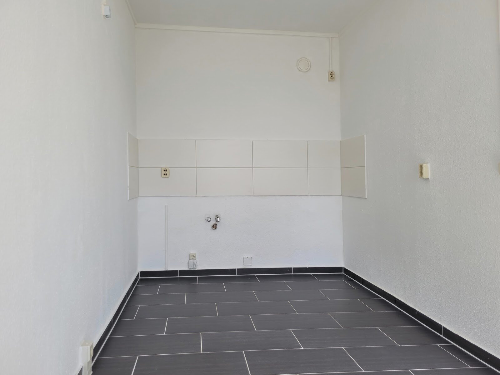 Albert-Einstein-Straße 18, 06122 Halle (Saale)