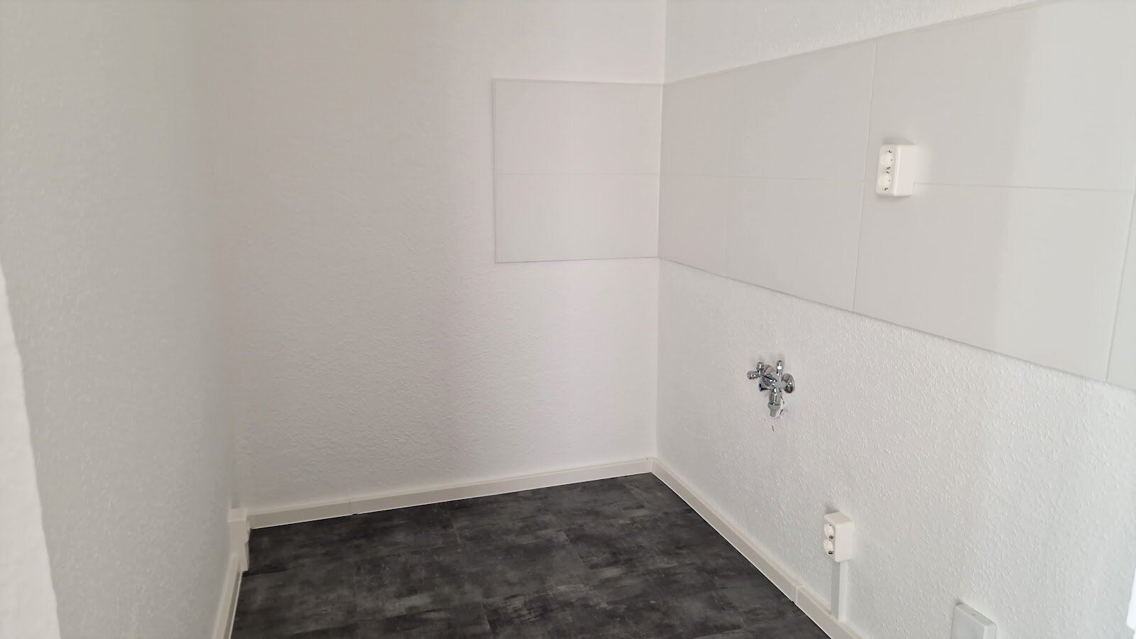 Albert-Einstein-Straße 18, 06122 Halle (Saale)