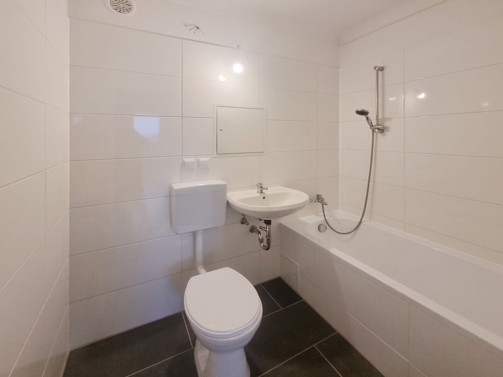 Bruno-Taut-Ring 163, 39130 Magdeburg