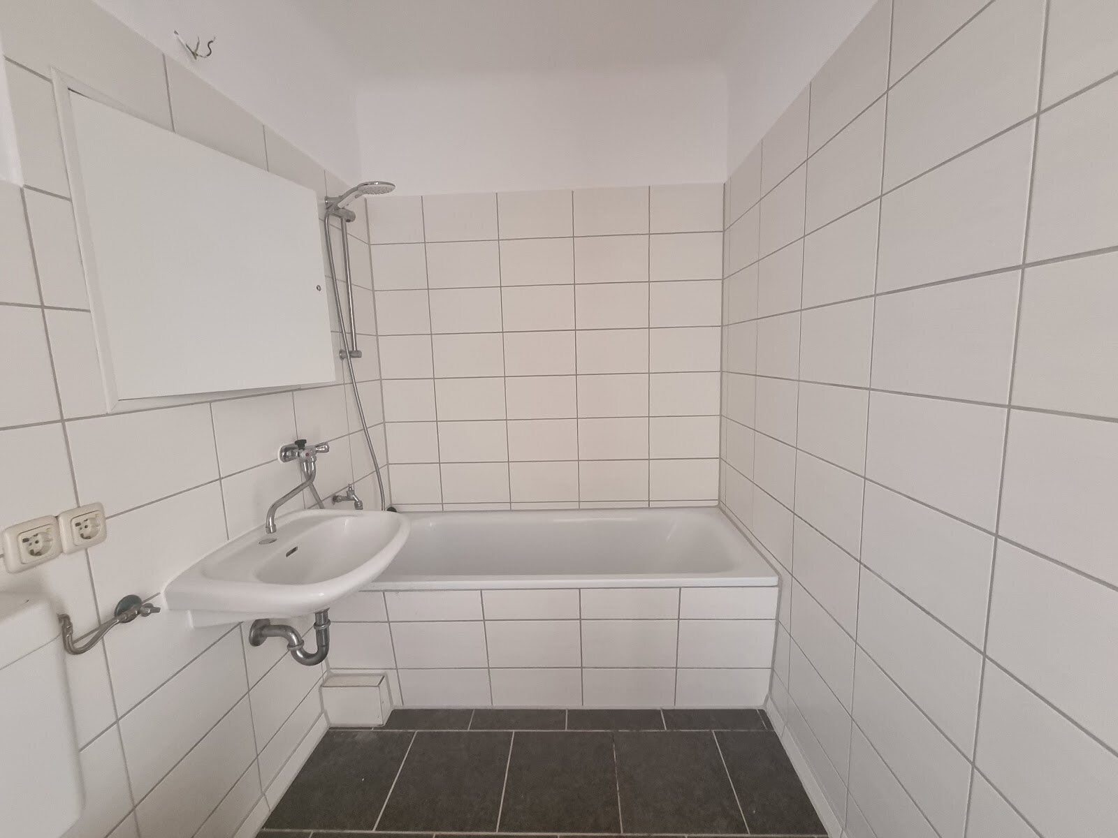 Bruno-Taut-Ring 165, 39130 Magdeburg