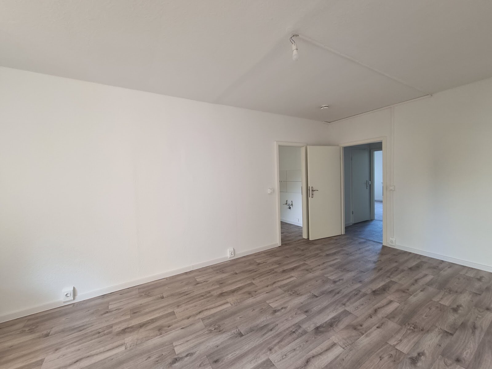 Bruno-Taut-Ring 170, 39130 Magdeburg