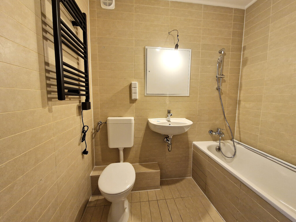 Jan-Petersen-Straße 8, 12679 Berlin