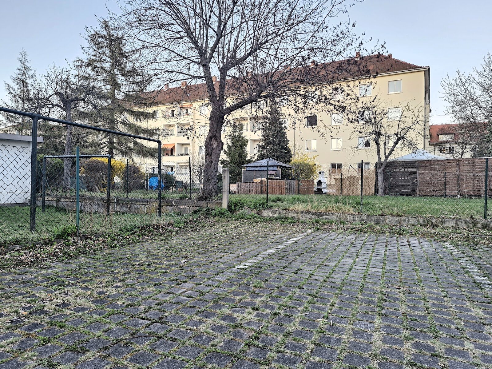 Hölderlinstraße 2, 01157 Dresden