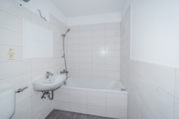 Wohnung in Boizenburg, Theodor-Körner-Straße: WC mit Badewanne