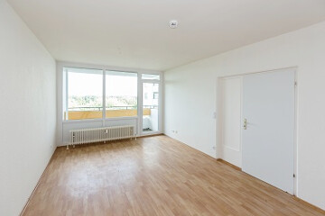 Wohnung in Bremen, Neuwieder Straße: Wohnzimmer und Balkon