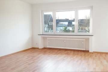 Wohnung in Duisburg: Zimmer mit großen Fenstern