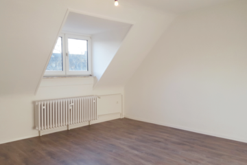 Wohnung in Duisburg: Zimmer mit Dachschräge