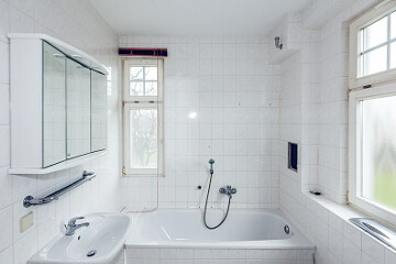 Wohnung in Magdeburg: Helles Badezimmer