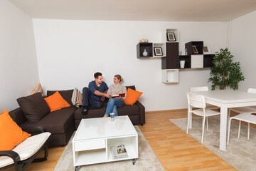 Lästige Flecken vom Sofa entfernen